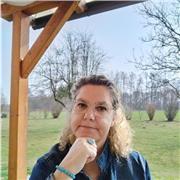 Hoteldirektorin mit Lehrlingsausbilder für Deine Fragen rund um Hotellerie und Gastronomie. Mit über 30 Jahren Berufserfahrung helfe ich Dir bei deinen individuellen Fragen
